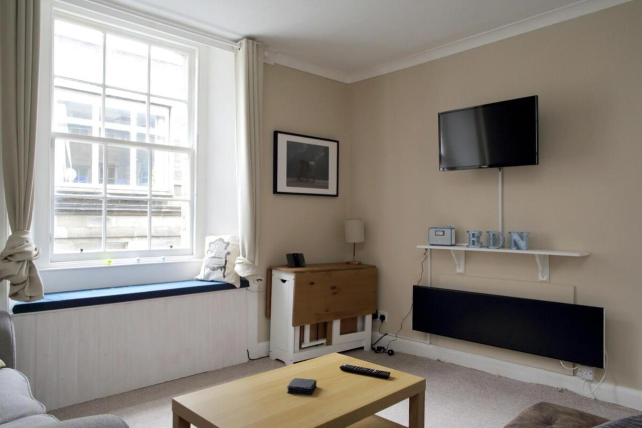 Two Bedroom Flat By Royal Mile! Edimburgo Exterior foto