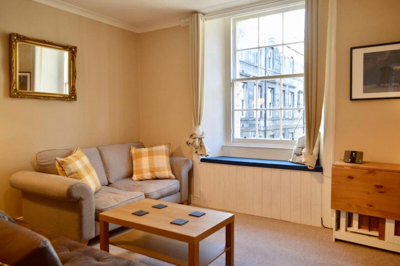 Two Bedroom Flat By Royal Mile! Edimburgo Exterior foto